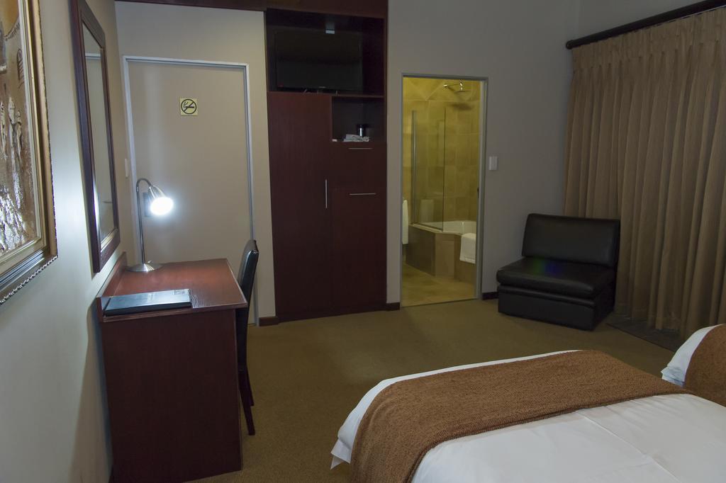 Bayswater Lodge Bloemfontein Bagian luar foto